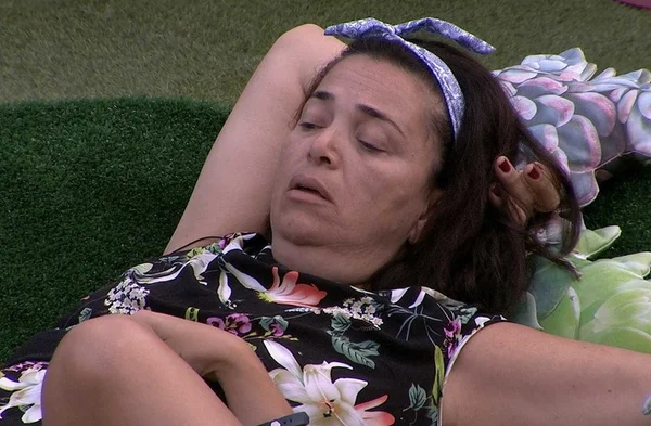 Ex-BBB Tereza posa sem roupa e fala em empoderamento