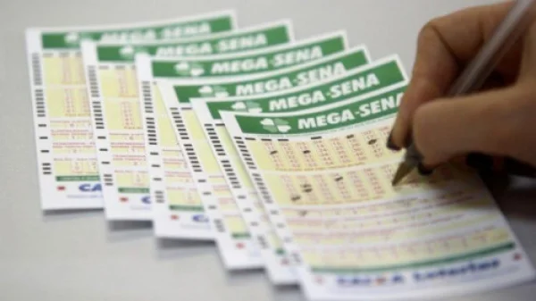 Imagem colorida de aposta na mega-sena - Metrópoles