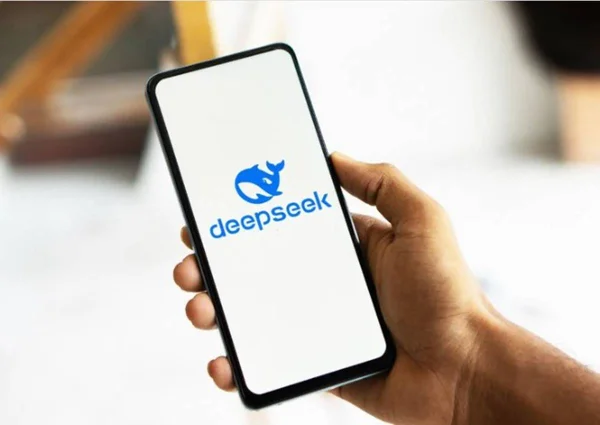 EUA: Trump diz que chatbot DeepSeek da China é um “chamado de alerta”