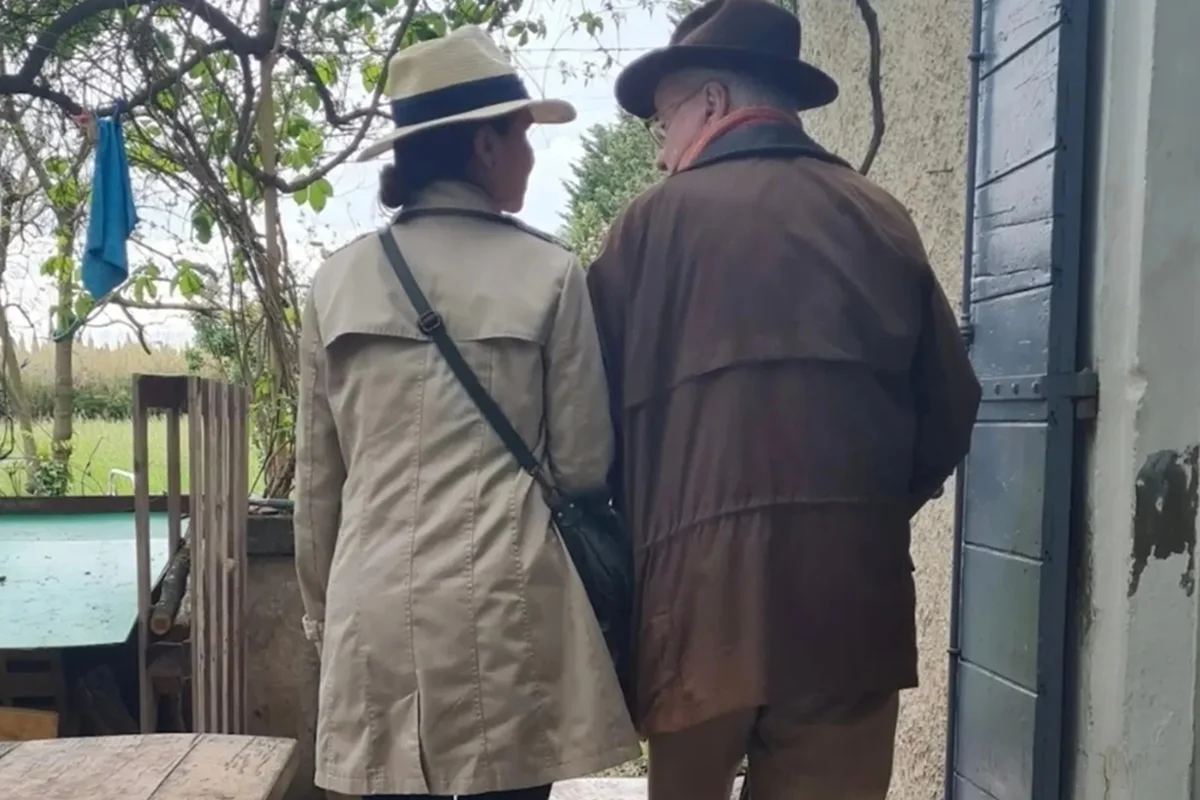Viviane Morel e Renato Machado são clicados durante passeio Viviane Morel e Renato Machado são clicados durante passeio