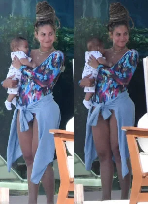 Gêmeos de Beyoncé são vistos em público pela primeira vez - imagem 1 Gêmeos de Beyoncé são vistos em público pela primeira vez - imagem 1