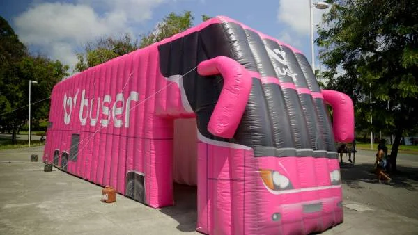 Buser anuncia chegada ao Nordeste com ativações nas ruas, praias e passagens gratuitas