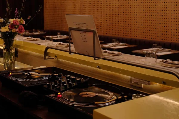 Hi-Fi Bars: veja bares com música de qualidade ao redor do mundo