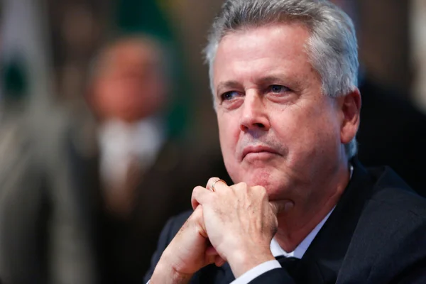 Rollemberg parte para o ataque e manda cortar ponto dos servidores grevistas
