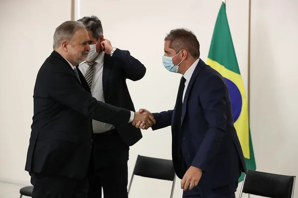 Ministro Bruno Bianco, da AGU, testa positivo para Covid