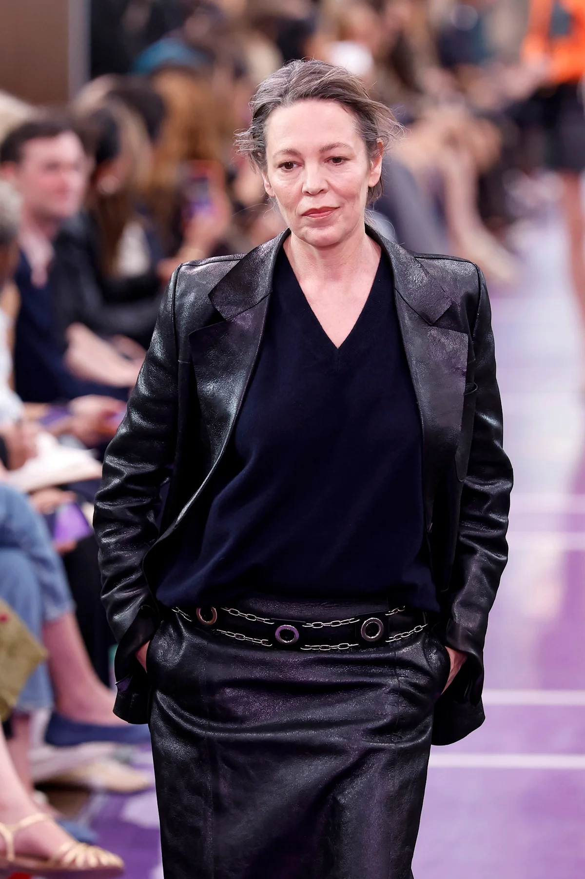 Olivia Colman no desfile da Miu Miu neste domingo (4/10) Olivia Colman no desfile da Miu Miu neste domingo (4/10)