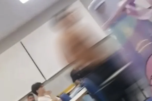 Aluno fica pelado em universidade no Rio de Janeiro