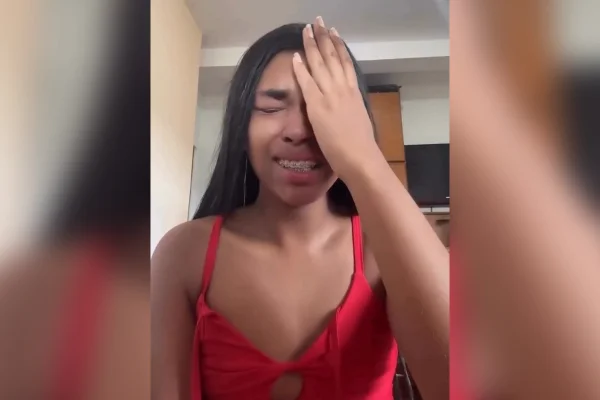 Victória Mendes é uma mulher trans de 18 anos que foi convocada para o Exército