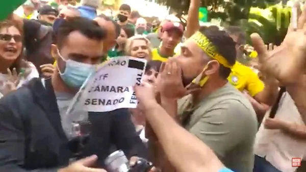 Deputado estadual Arthur do Val é xingado em manifestação bolsonarista
