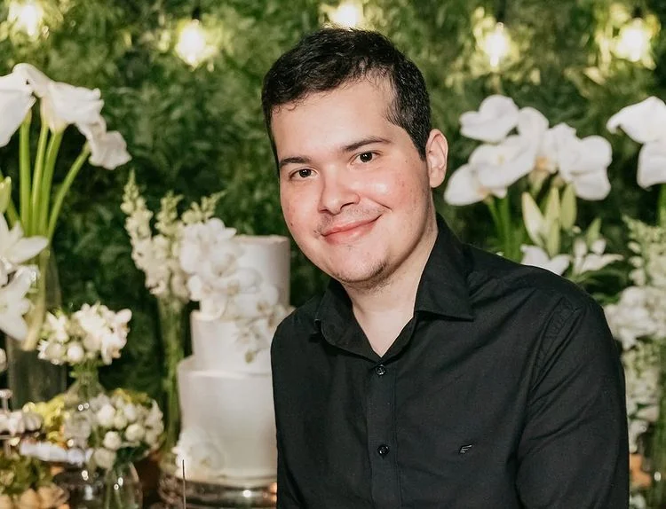 Renato Ronner denunciou um esquema que oferecia R$ 50 mil em troca de postagens que visavam prejudicar o jogo de Arthur Aguiar Renato Ronner denunciou um esquema que oferecia R$ 50 mil em troca de postagens que visavam prejudicar o jogo de Arthur Aguiar