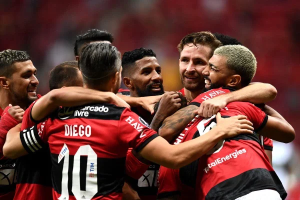 Flamengo massacra em Brasília e está na semifinal da Libertadores