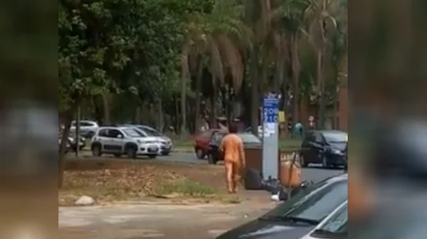 Homem tenta embarcar nu em voo e diz que isso ajuda na “aerodinâmica”
