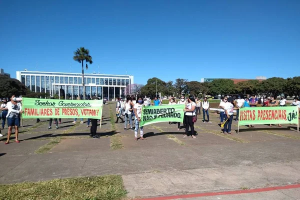 parentes de presos protestam no DF