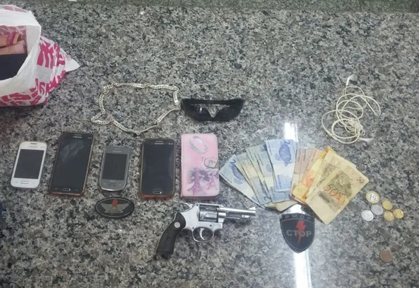 Casal que assaltava ônibus é preso no Recanto das Emas