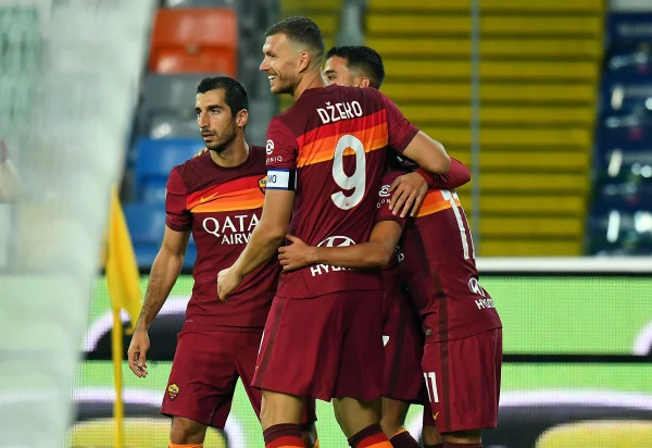 Sassuolo vence Crotone e é líder no Italiano; Roma obtém a primeira vitória