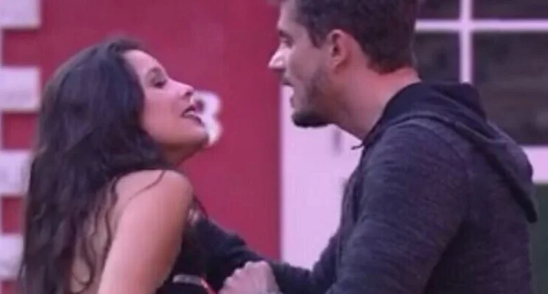 Emilly é excluída de encontro de ex-BBBs em Parintins - imagem 19 Emilly é excluída de encontro de ex-BBBs em Parintins - imagem 19
