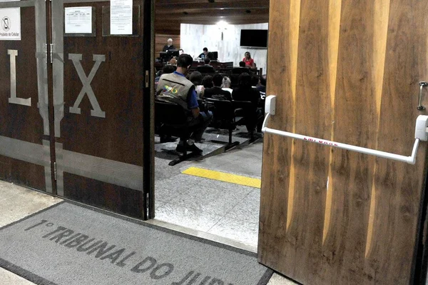 Mulher é absolvida após matar esposa em briga por falta de drogas
