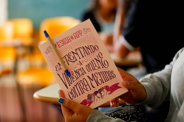 Empoderamento. Projeto ajuda meninas a enfrentarem a violência virtual