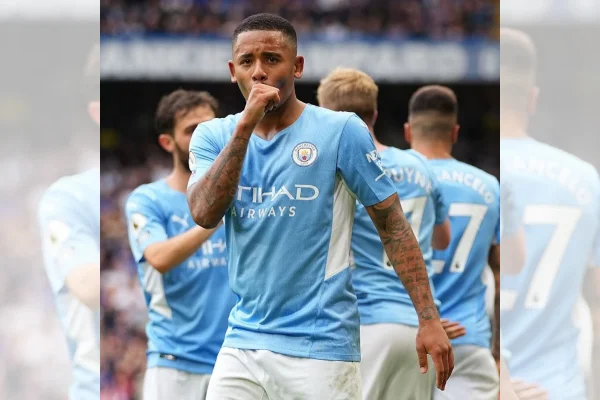 Gabriel Jesus comemorando gol