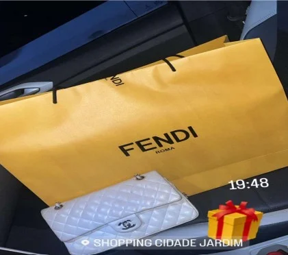 Prints da rede social da influenciadora usados pela juíza no processo Prints da rede social da influenciadora usados pela juíza no processo