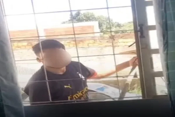 Crianças pedem socorro enquanto pai destrói casa no Entorno do DF