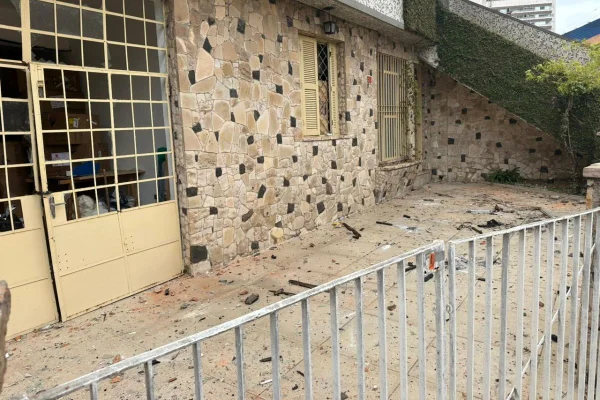 Explosão de imóvel que armazenava fogos de artifício na noite dessa quinta-feira (13/11), no Tatuapé, zona leste de São Paulo - Metrópoles