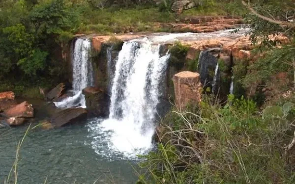 imagem colorida cachoeira do arrojado entorno do df