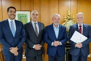 O presidente Lula com os ministros do STF Alexandre de Moraes, Edson Fachin e com o advogado-geral da União, Jorge Messias