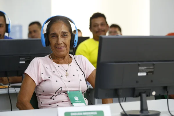Imagem colorida de uma das contempladas no programa - Metrópoles