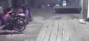 Em vídeo, “fantasma” aparece pedalando uma bicicleta e choca a web