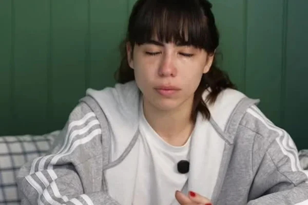 Nina Baiocchi chora ao recordar os momentos de tensão durante o ataque dos bandidos - Metrópoles