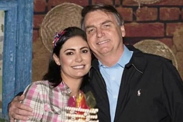 Bolsonaro faz arraial junino no Alvorada, com direito a muito forró