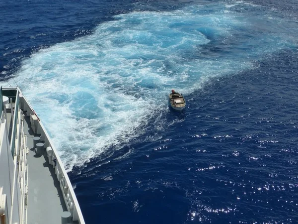 Após 54 dias perdido no mar, náufrago de Cabo Verde chega em Santos