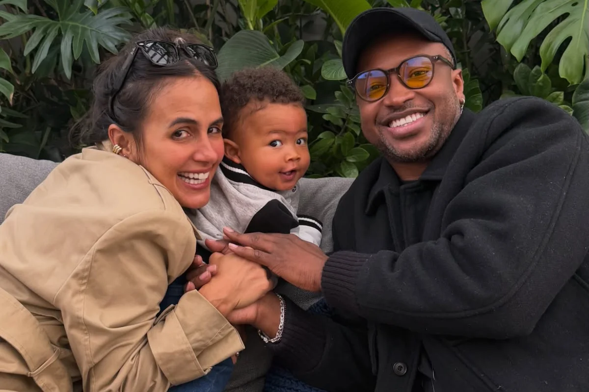 Thiaguinho e Carol Peixinho com o filho Bento Thiaguinho e Carol Peixinho com o filho Bento