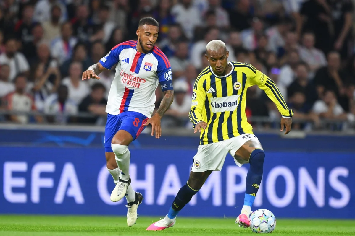 Lyon e Fenerbahçe se enfrentaram pelos playoffs da Champions League Lyon e Fenerbahçe se enfrentaram pelos playoffs da Champions League