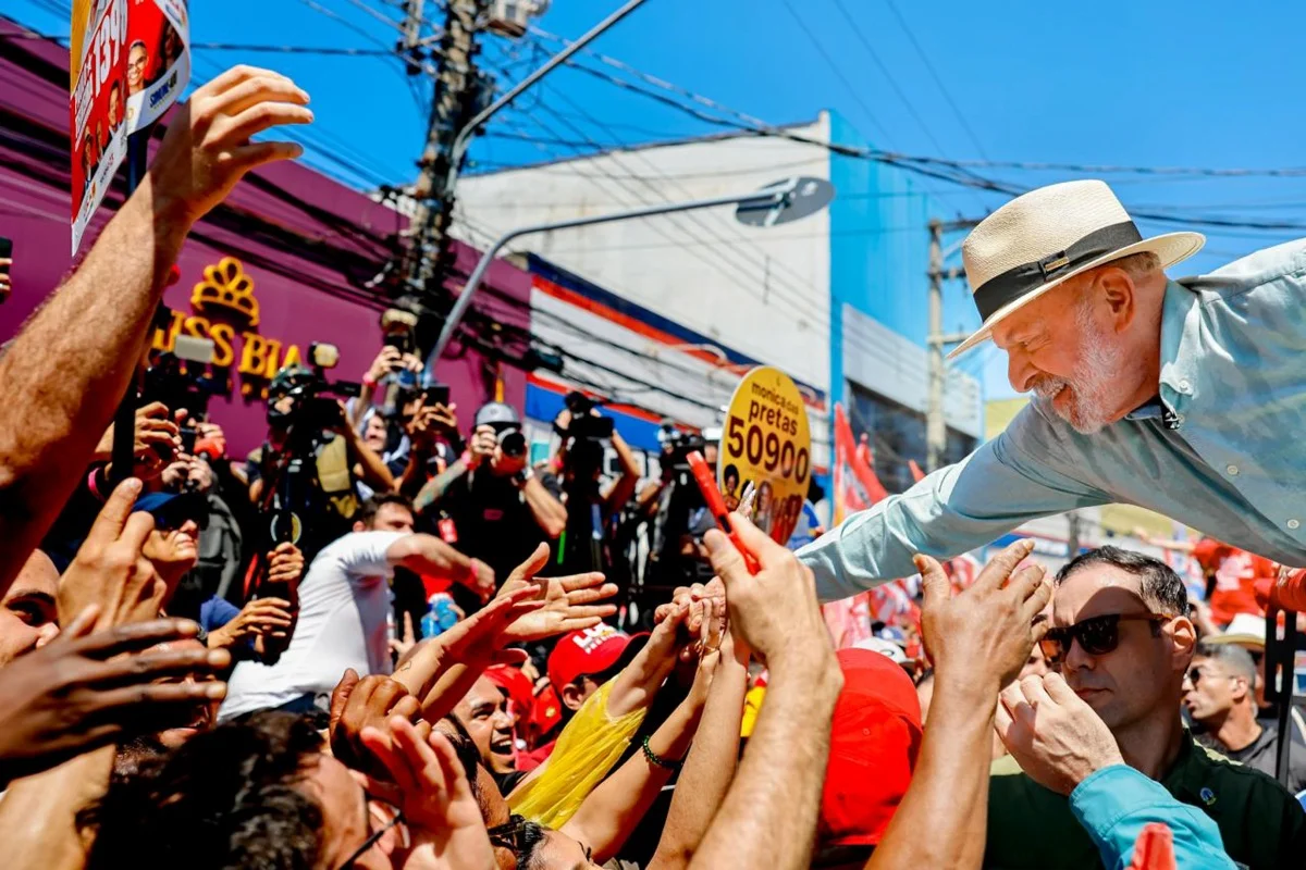 Presidente da República, Luiz Inácio Lula da Silva, durante ato de campanha em São Paulo: o evento "Lula na Zona Leste de São Paulo: O Brasil Pronto Pra Mais", realizado em São Miguel Paulista Presidente da República, Luiz Inácio Lula da Silva, durante ato de campanha em São Paulo: o evento "Lula na Zona Leste de São Paulo: O Brasil Pronto Pra Mais", realizado em São Miguel Paulista
