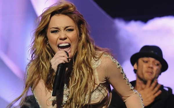 Miley Cyrus divulga prévia de nova música e aguça curiosidade dos fãs
