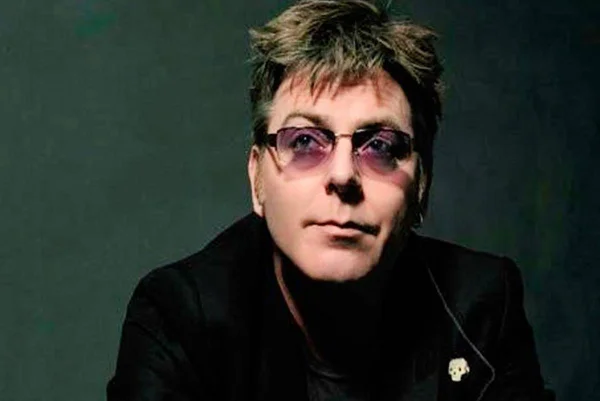 Andy Rourke, baixista do The Smiths, morre aos 59 anos