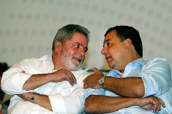 Lula e Sergio Cabral conversando