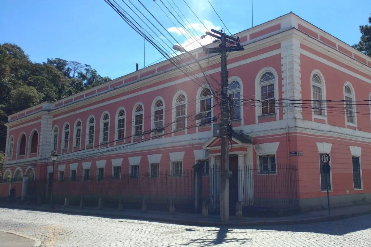 Justiça manda devolver palácio imperial a herdeiro de Dom Pedro II - imagem 1 Justiça manda devolver palácio imperial a herdeiro de Dom Pedro II - imagem 1
