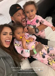 Neymar e Bruna Biancardi voltam para o Brasil com as filhas, Mavie e Mel