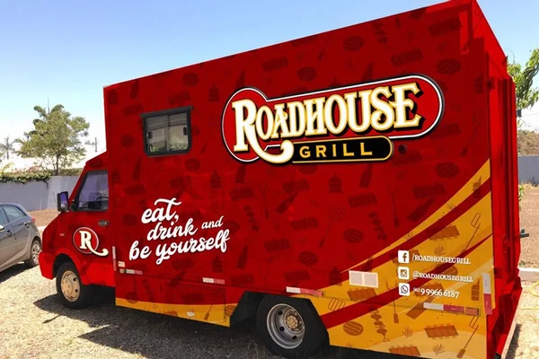 Roadhouse Grill vira food truck e inclui mais hambúrgueres no menu