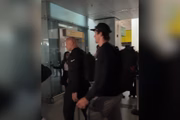 Jogadores do Los Angeles Chargers desembarcam em São Paulo. Aeroporto sofreu apagão