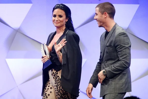 “Tenho um pinto maior do que o do Nick Jonas”, diz Demi Lovato
