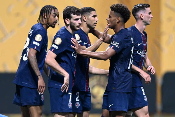 Imagem colorida dos jogadores do PSG