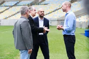 Príncipe William com os dirigentes dos times cariocas e o CEO do Maracanã 