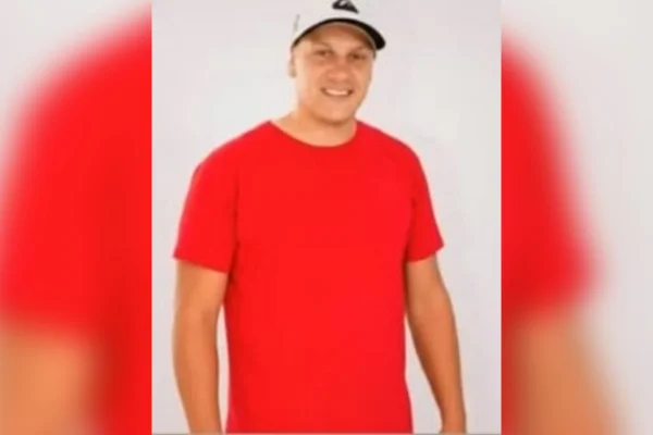Polícia interrompe velório e leva corpo de jovem
