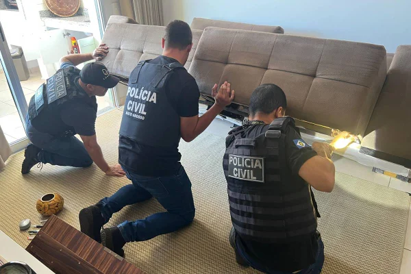 imagem colorida de operação cleópatra