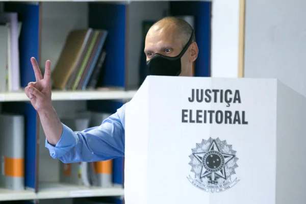 bruno covas votando