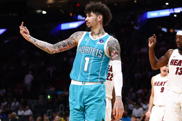 LaMelo é multado em US$ 35 mil após gesto em derrota dos Hornets